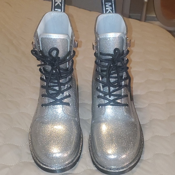 Michael kods rain boots (NO BOX SORRY) - Picture 3 of 6